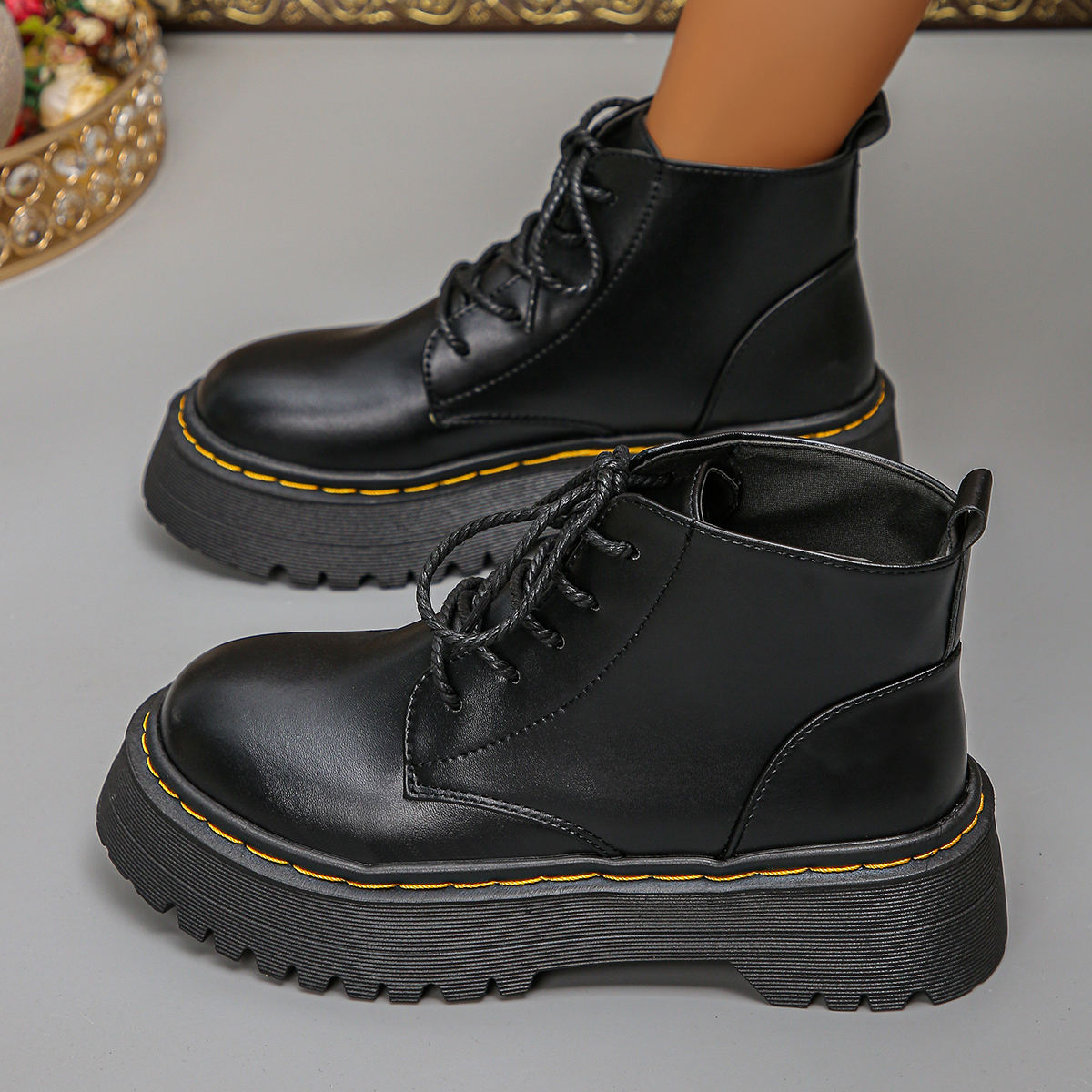 Stylish Womens Cotton Canvas Ankle Highs: Practical Yet Fashionable Winter Accoutrement