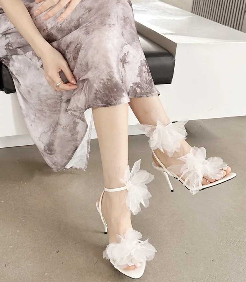 Luxury Rhinestone Buckle Flower Women Sandals Sexy Open Toe Narrow Band Designer Brand Sandals Fashion Pointed Toe Slide Sandals Z251015