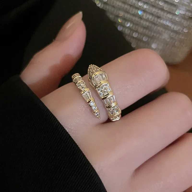 Versatile Fashion Trendy Snake Shaped Open Rings for Women Highend Zircon Stainless Steel Adjustable Rings Jewelry Accessories Z251017