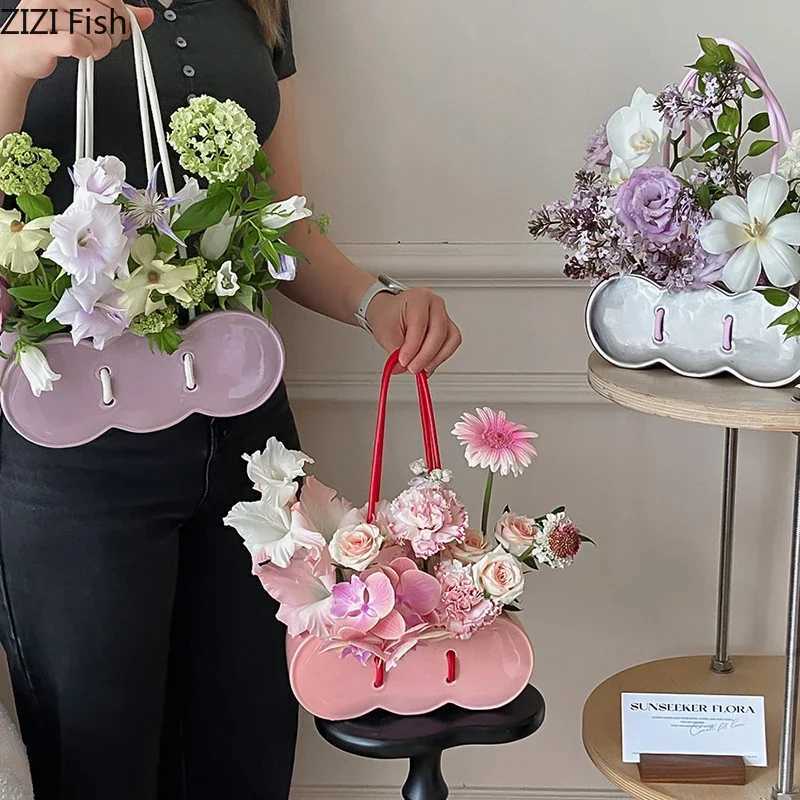 Creative Handbag Shape Ceramic Vase Handheld Flower Basket Table Decoration Flowers Arrangement Floral Vase Room Aesthetic Decor C251017