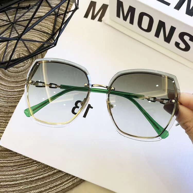 Style New Frameless Metal Trendy Personality Edged Internet Celebrity Glasses Fashion Large Frame Diamond-Encrusted Women's Sunglasses