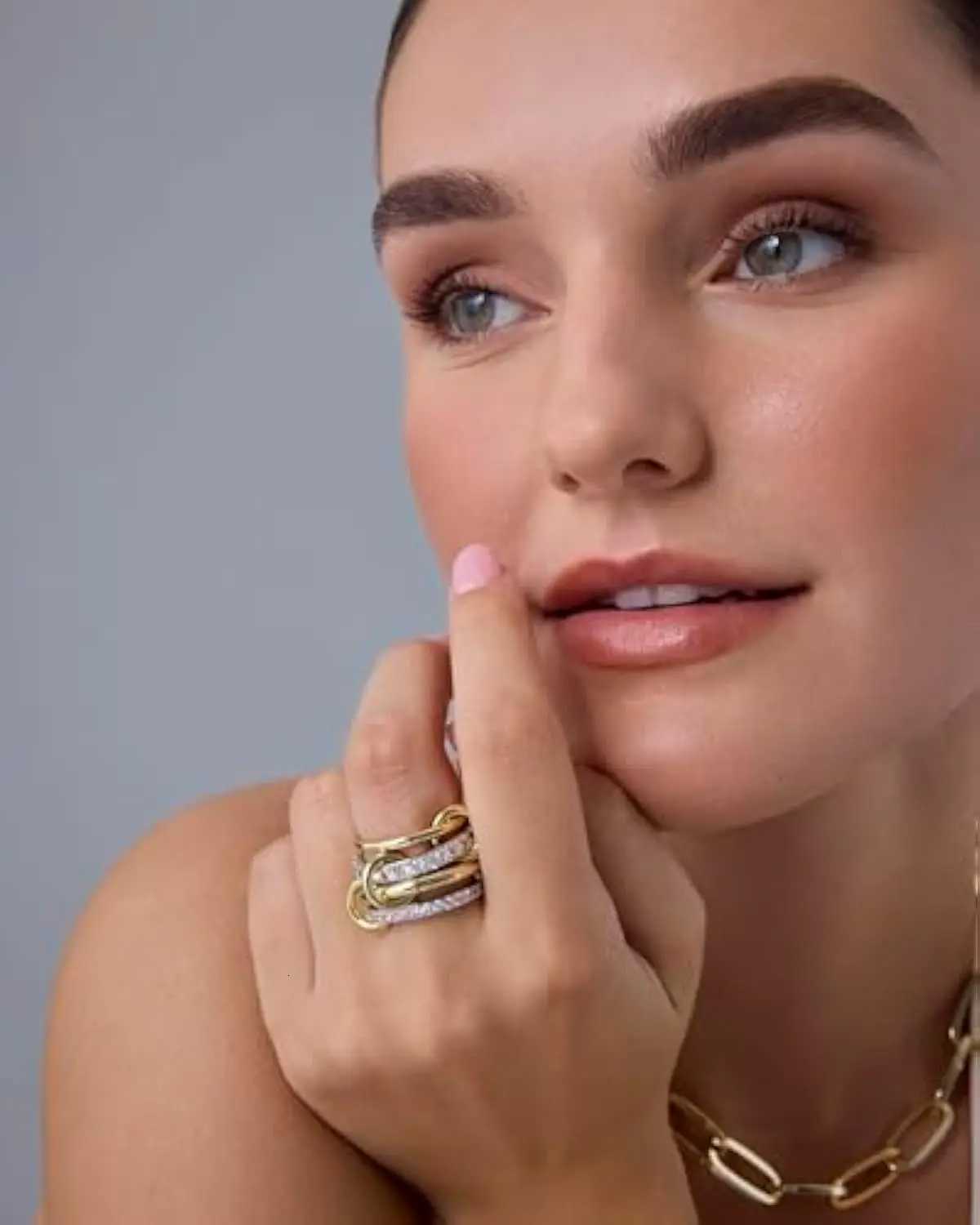 Lxalry 18K Gold Plated Interlocked Stackable Rings for Women NonTarnish Cubic Zirconia MultiBand Statement Ring Summer Gift Z251017