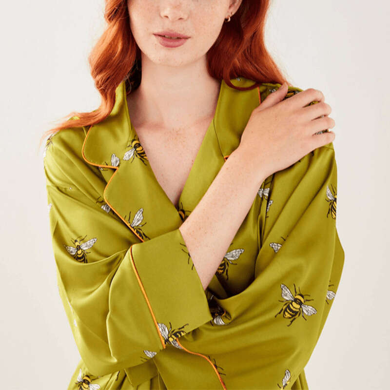 The Da Vinci Code Niche Designer Light Luxury Trendy Brand Ins Style Little Bee Lightweight Nightgown Morning Robe for Women