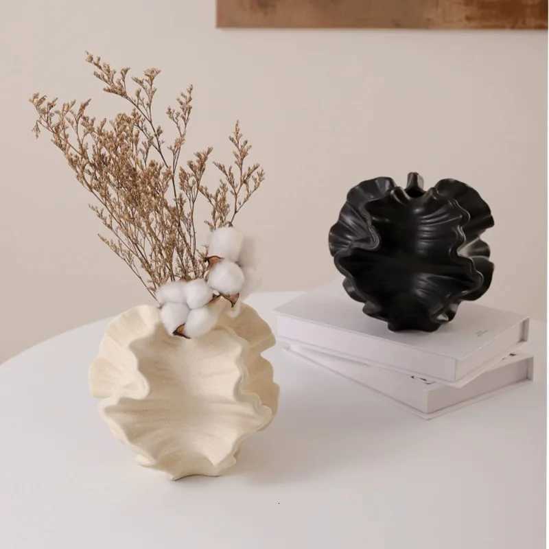 Minimst Ceramic Vase Creative Coral Design Matte Finish Petal Shape Vase for Dry Flower Arrangement Nordic Home Decor Art C251017