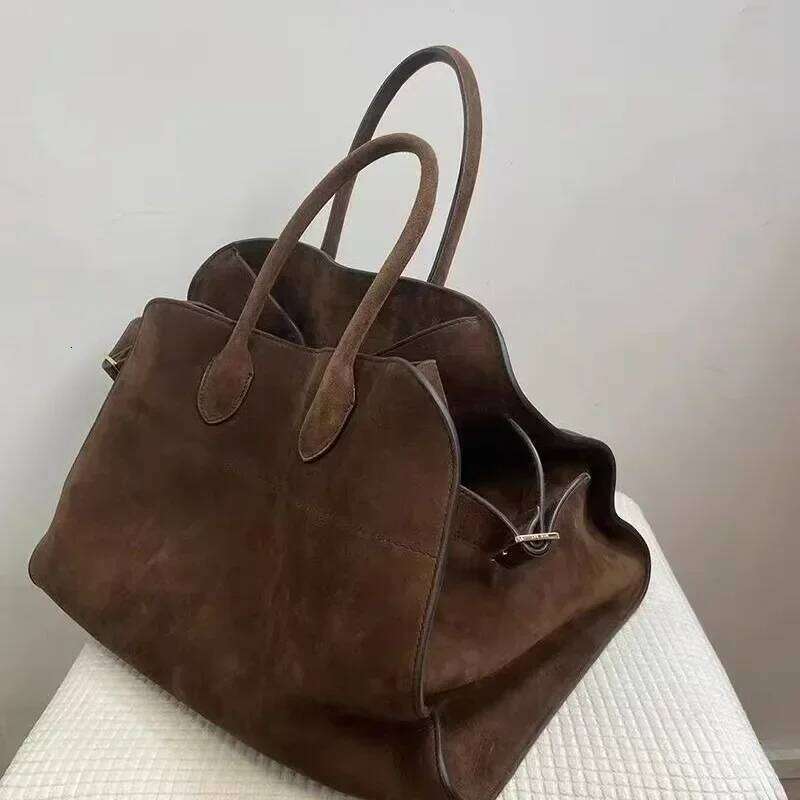 Ladies Large Capacity Commuter Tote Trendy Design Vintage Handbag Fashionable Shoulder Bag for Women Practical Accessory