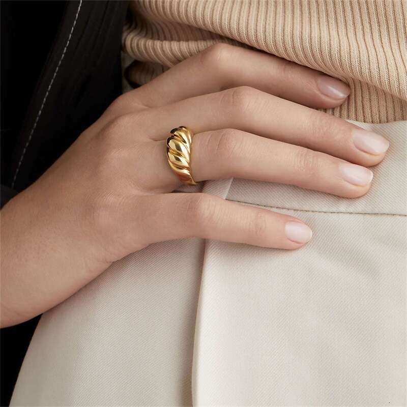 Stainless Steel High-End Gold-Plated Couple Index Finger Niche Style Ring Jewelry