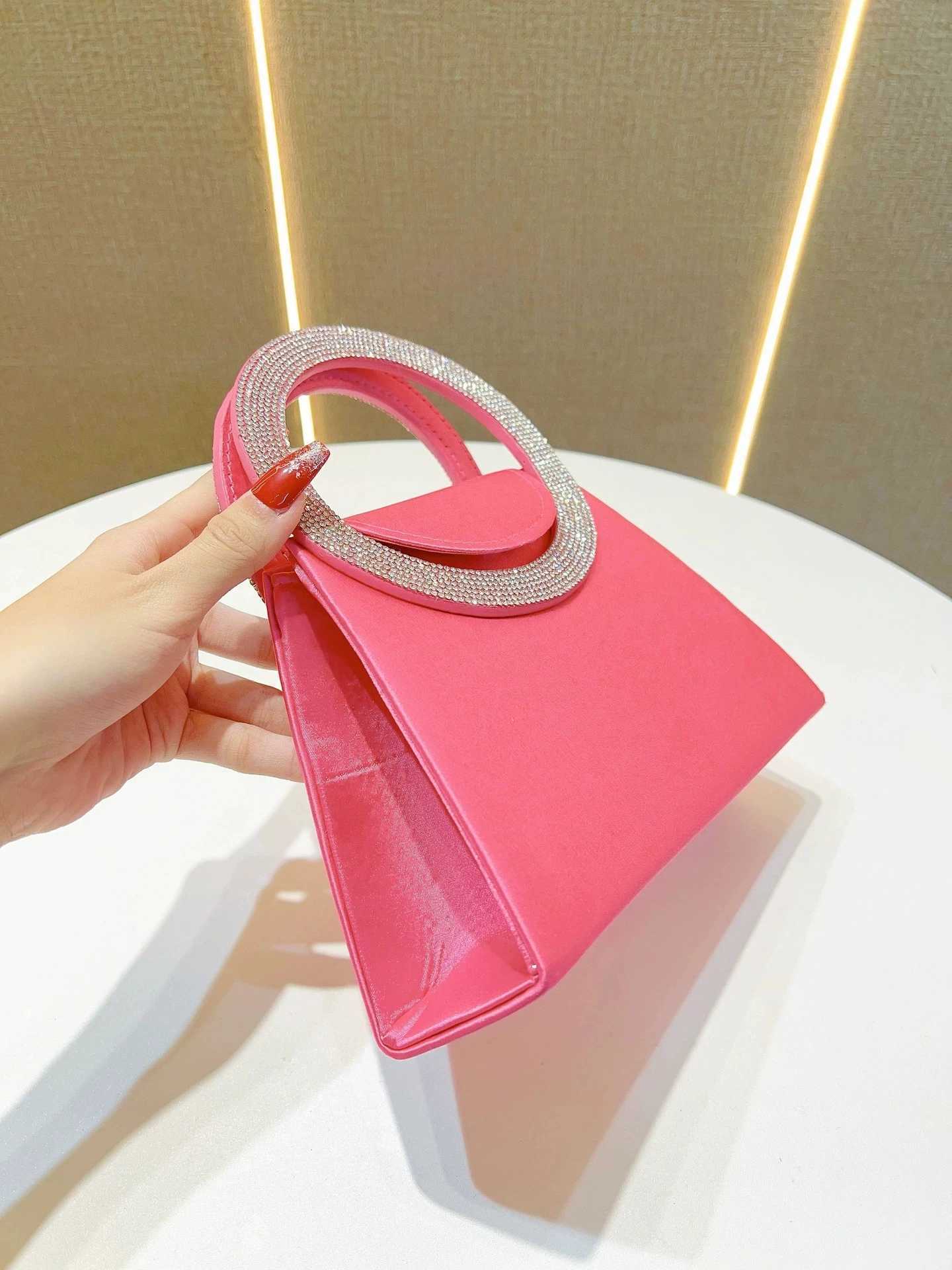 Luxury Diamond Satin Lining Evening Bag Cross Body Chain Trapezoidal Purse with Sparkling Rhinestone Clutch Tote for Daily Use Z251017