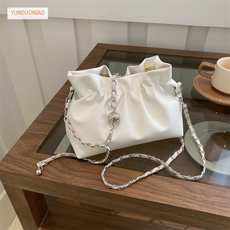 2025 Autumn And Winter New Designer New Solid Color Simple Style Luxury Handbag Chain Shoulder Crossbody Bag Pleated Cloud Bag