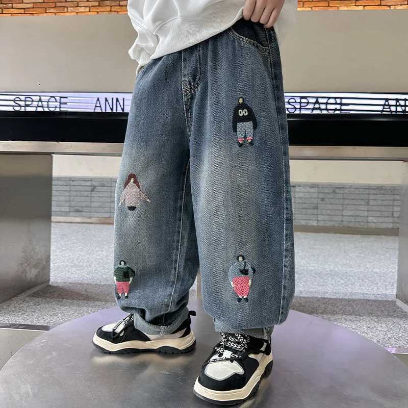 Vintage Blue Boys Jeans with Cartoon Embroidery New Autumn Kids Handsome Denim Pants Korean Child Fashion High Street TrousersT251017