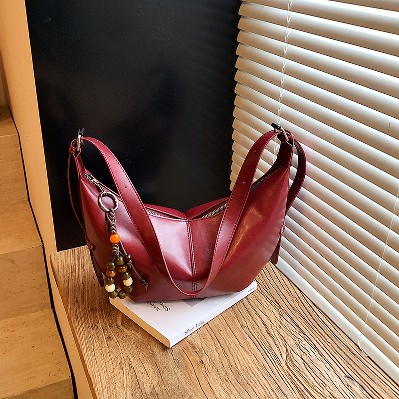 2025 Autumn New Fashionable Women's Mobile Phone Bag Autumn Student Large Capacity High end Versatile Leisure Minimalist Niche Shopping Commuter 