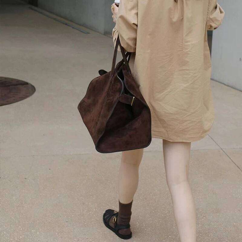 High end Niche Design Outdoor Travel Bags Autumn and Winter New capacity Retro Commuter Handbags Shoulder Bag