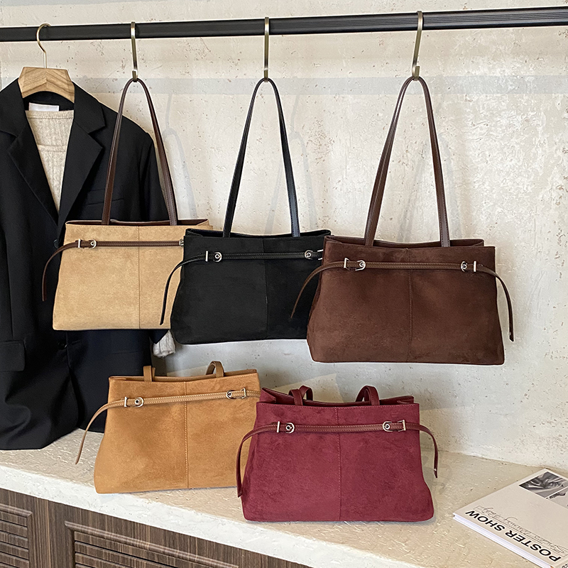 Ladies' fashionable mobile phone bag with large capacity and advanced functions, new casual and versatile, compact and simple shopping and commut