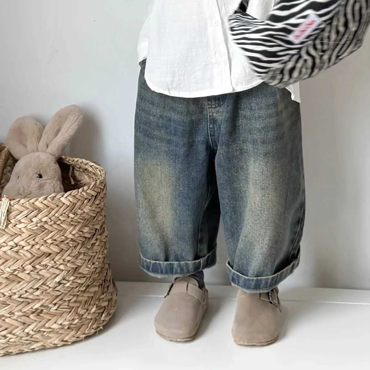 Autumn and Winter Jeans Baby Childrens Personalized Trendy Brand Velvet Thickened Retro Fashionable Wideleg PantsT251017