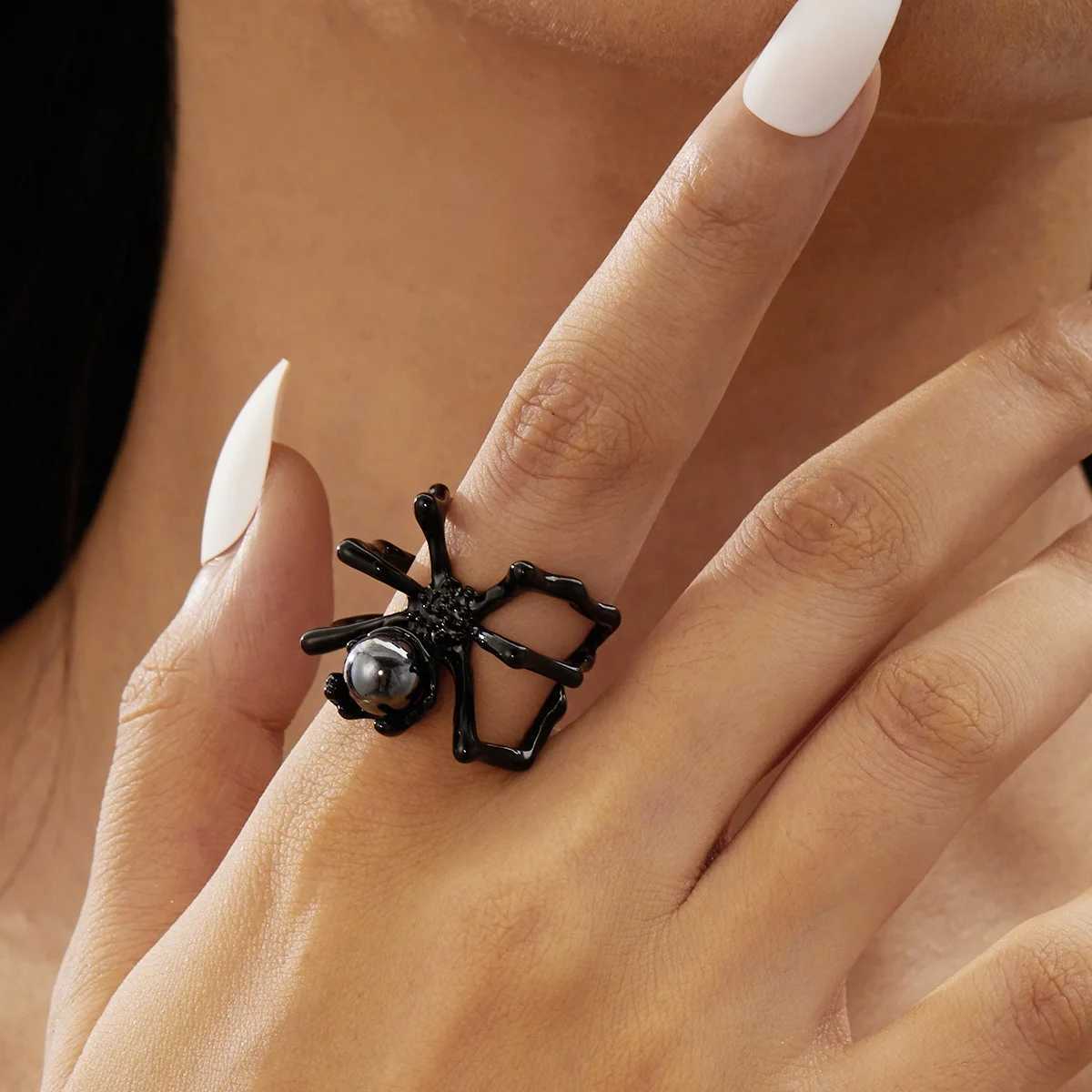 Exaggerated Vintage Crystal Ball Spider Opening Rings Gothic Punk Insect Finger Ring Halloween Party Jewelry Gifts For Women Men Z251017