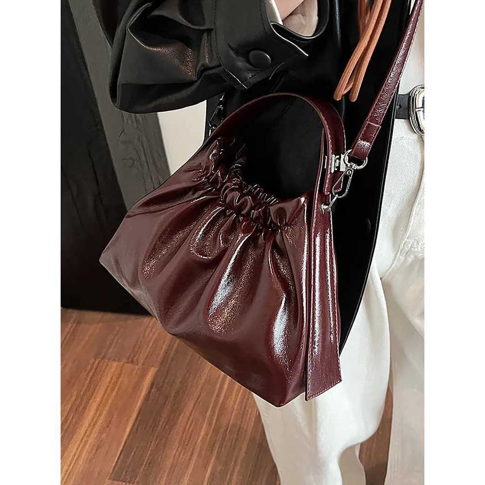 Womens Shoulder Bag New Casual Pleated Cloud Tote Bags Trendy Burgundy Red Single Commuting Handbags Fashion PU Crossbody Purse Z251017