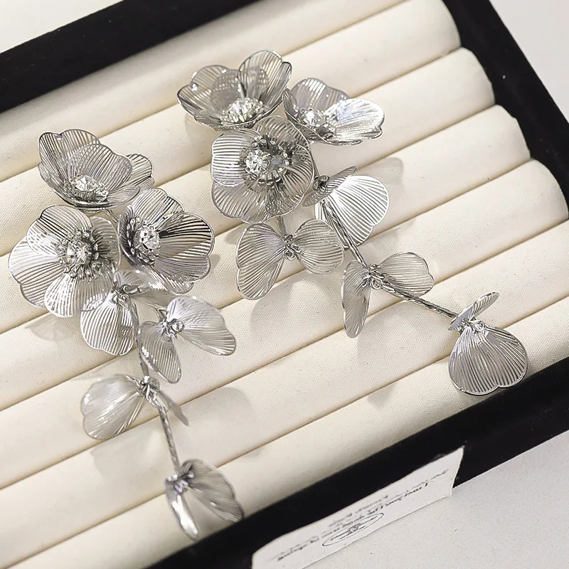 Metal Big Flower Long Tassel Exaggeration Earrings for Women Personality Temperament Golden Earrings Fashion Jewelry Gift 251016