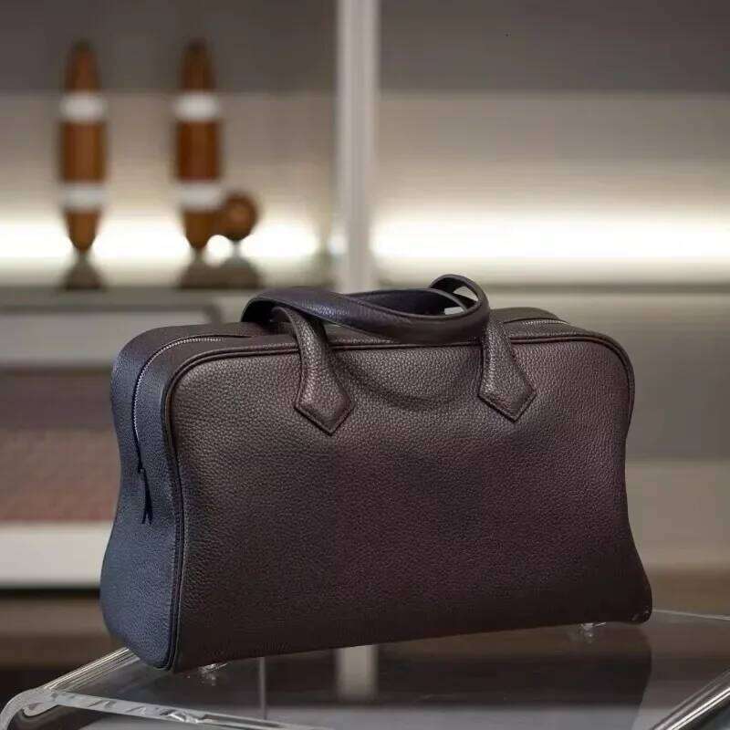 First-layer Cowhide High-quality Large-capacity Men Women Commuting Travel Lightweight Portable Shoulder Bag