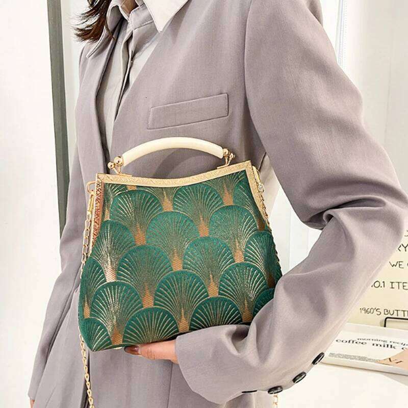 Designer Bags Retro Style Handbag Large Capacity Women Fashion Clip Pearl Chain Shoulder Crossbody Bag Hot Selling