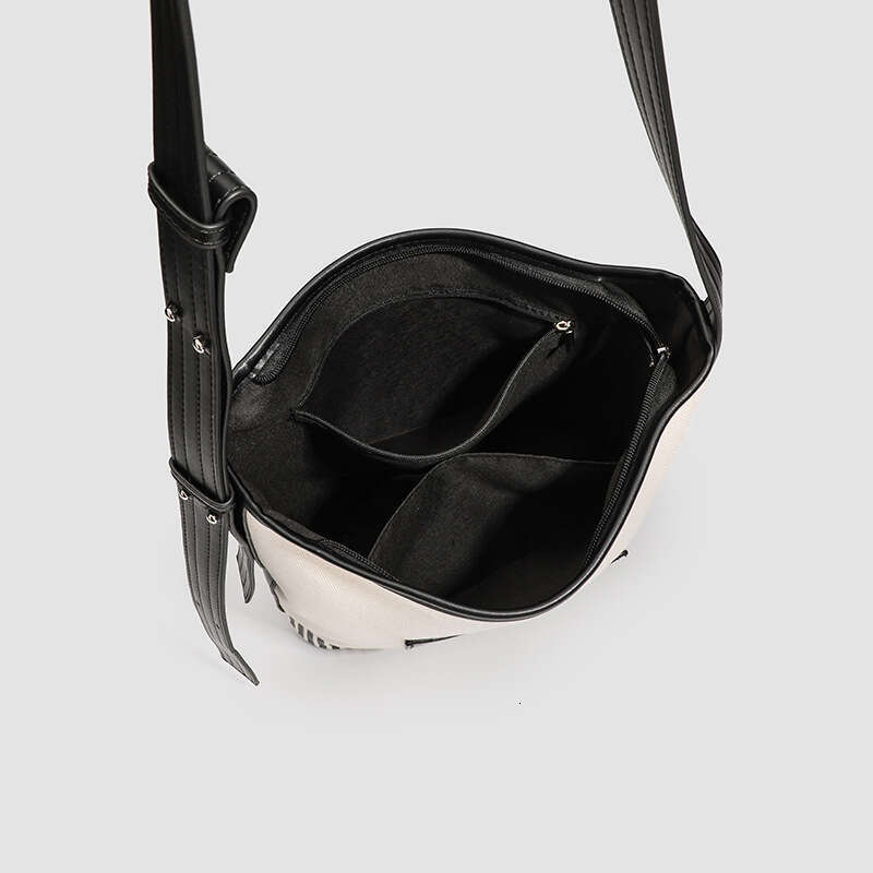 2024 New Small Niche Canvas Patchwork Large Capacity Bucket Wide Strap Fashion Versatile Striped Single Designer Bags Shoulder Bag