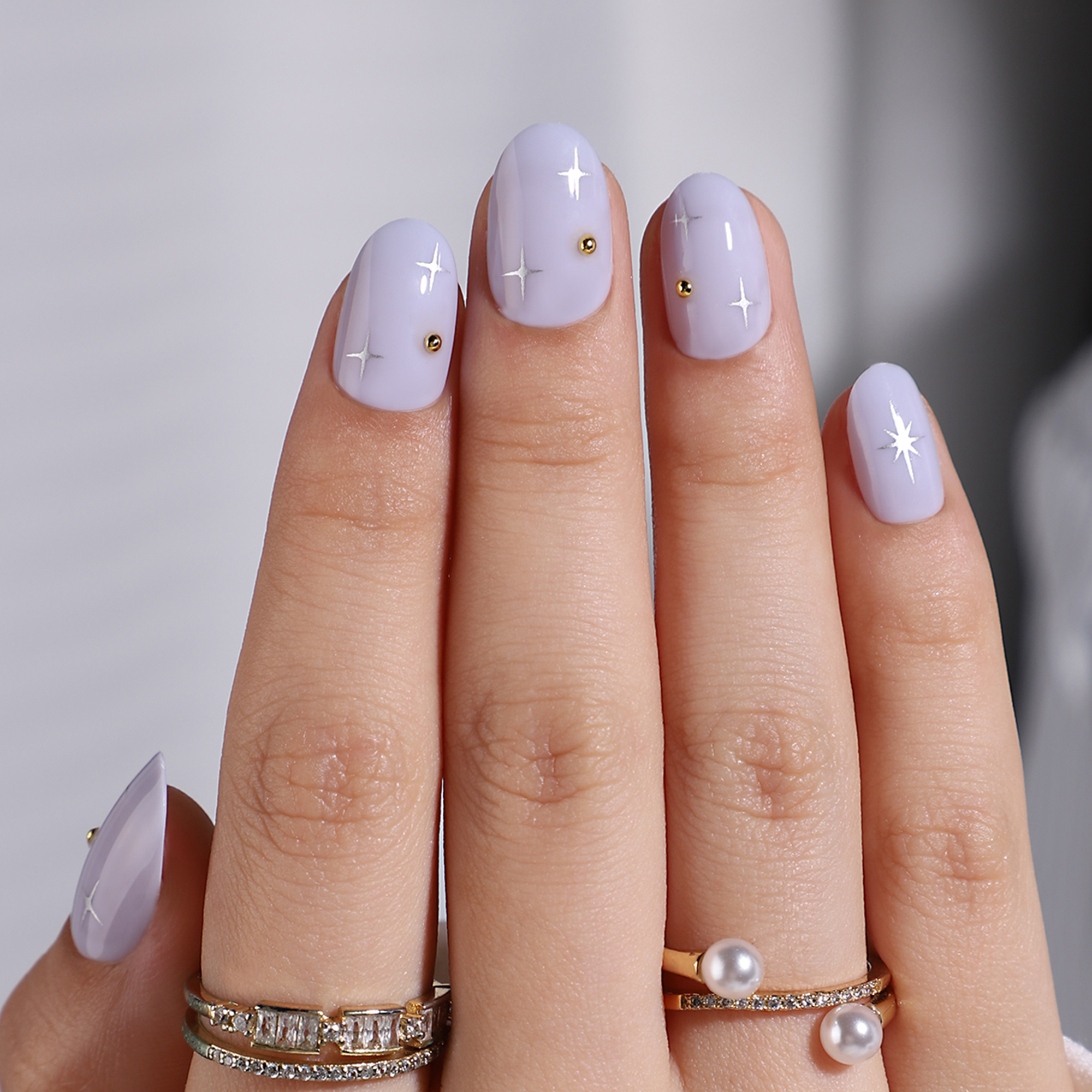 32Pcs Stiletto Press on Nails Glitter Almond False Nails French Tip Fake Nails with Glue Detachable Full Cover Acrylic Nail Tips