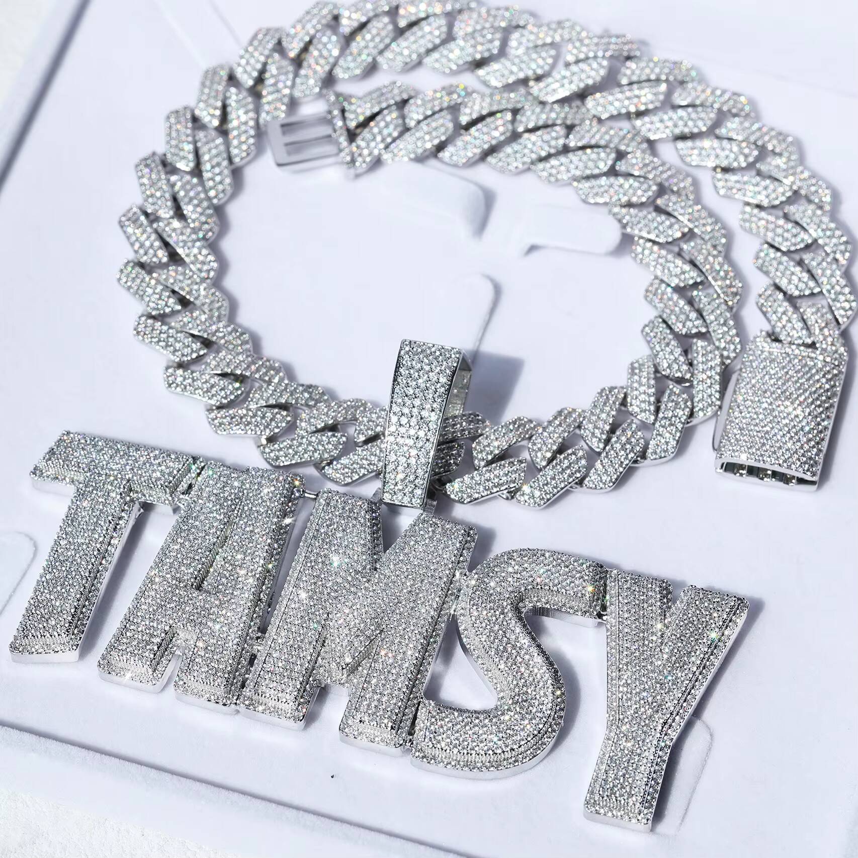 Custom Name 5A Moissanite Letter Pendant Necklace Sparkling Big Diamond Cuban Charm for Women and Men Fashion Chains Necklaces Designer