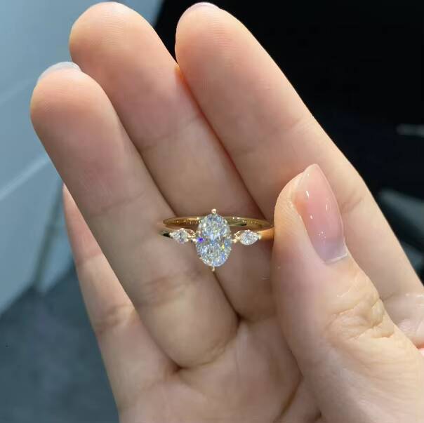 Romantic Engagement Gift Factory Wholesale 9K 14K 18K Gold Customized Style Set Lab Cultured Diamond Ring