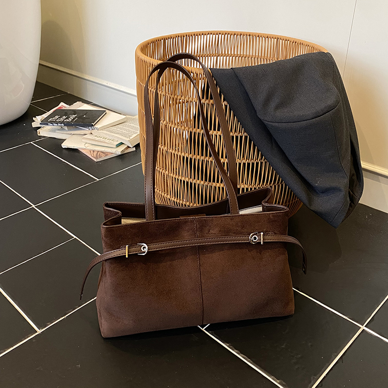 Ladies' fashionable mobile phone bag with large capacity and advanced functions, new casual and versatile, compact and simple shopping and commut