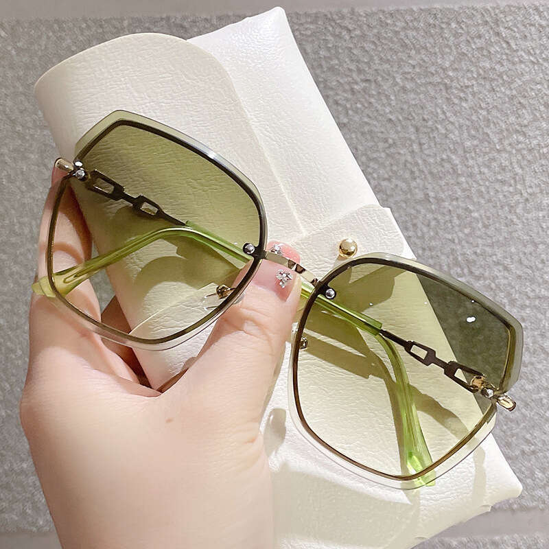 Style New Frameless Metal Trendy Personality Edged Internet Celebrity Glasses Fashion Large Frame Diamond-Encrusted Women's Sunglasses