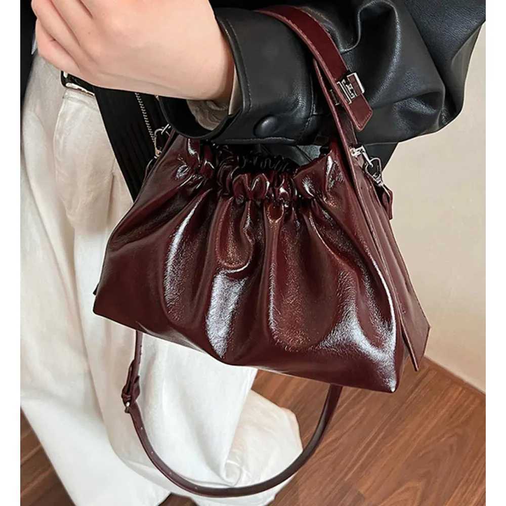 Womens Shoulder Bag New Casual Pleated Cloud Tote Bags Trendy Burgundy Red Single Commuting Handbags Fashion PU Crossbody Purse Z251017