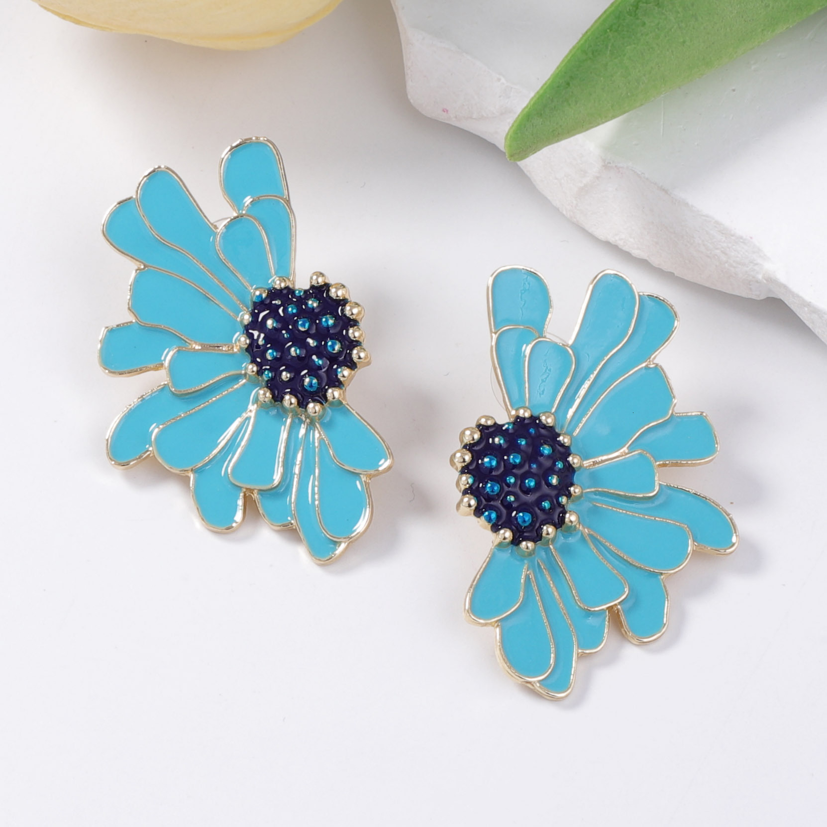 Designer earrings Alloy Enamel Earrings Fashion Trend Floral Earrings Simple Fresh Flower Stud Earrings Jewelry gift for women