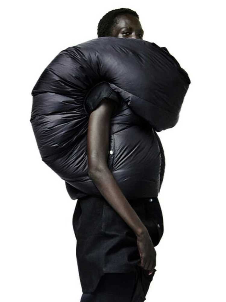 Threedimensional silhouette down vest fashionable high street thickened warm short men and women with the same down jacket W251016