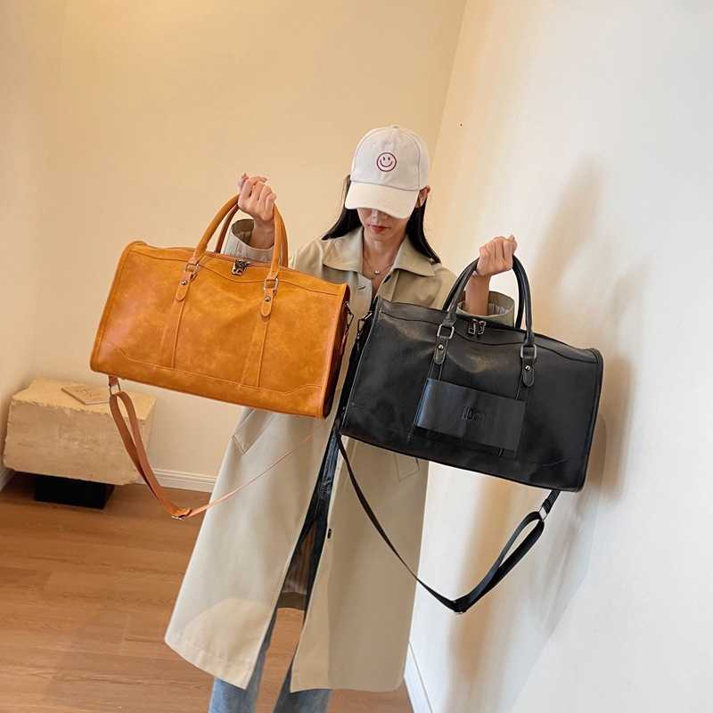 Women's Sports Fitness Bag Leather Fashion Travel Handbag Clothes Luggage Bag Large Capacity Travel Bag