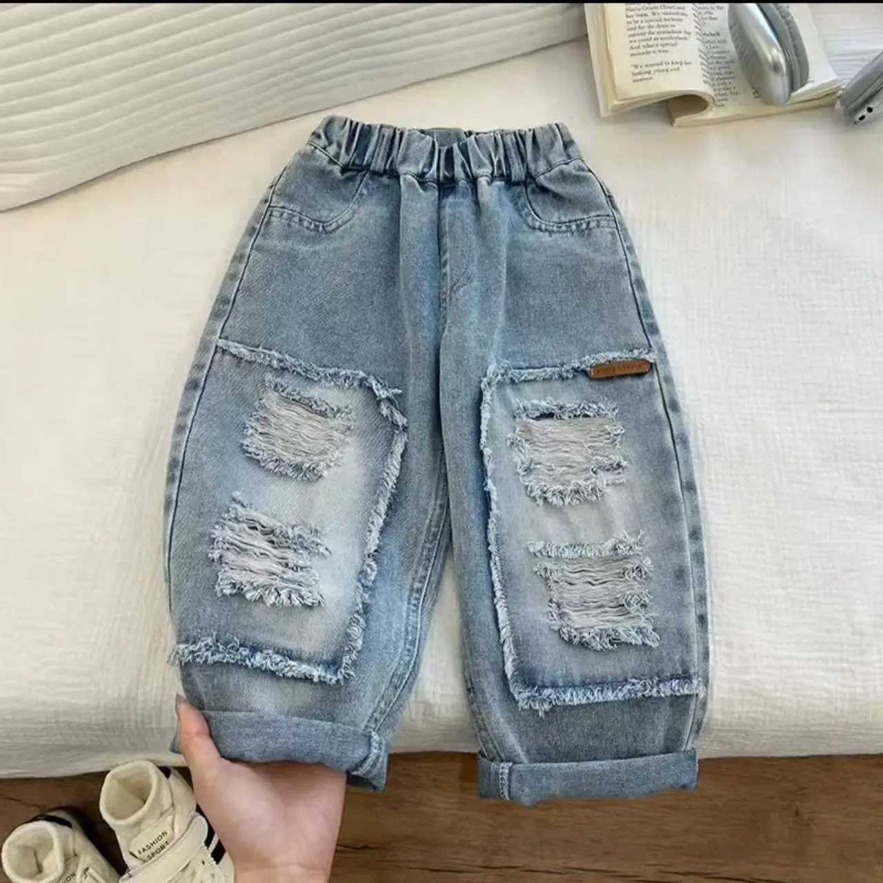 Boys Broken Hole Spring and Autumn Jeans 2025 New Style Childrens Western Style Casual Versatile Loose PantsT251017
