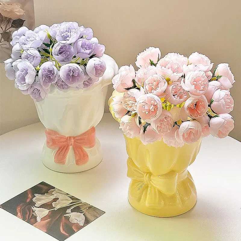 Creative Handheld Bouquet Shaped Ceramic Vase for Home Living Room Highend Flower Arrangement Ins Style Decorative Items C251017