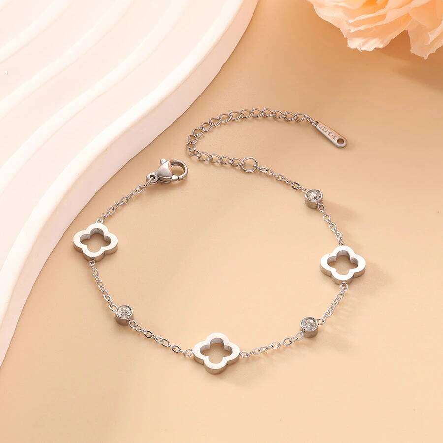 Elegant Four Leaf Clover Bracelet For Women Girls Daily Wear Stainless Steel Jewelry Friend Gift