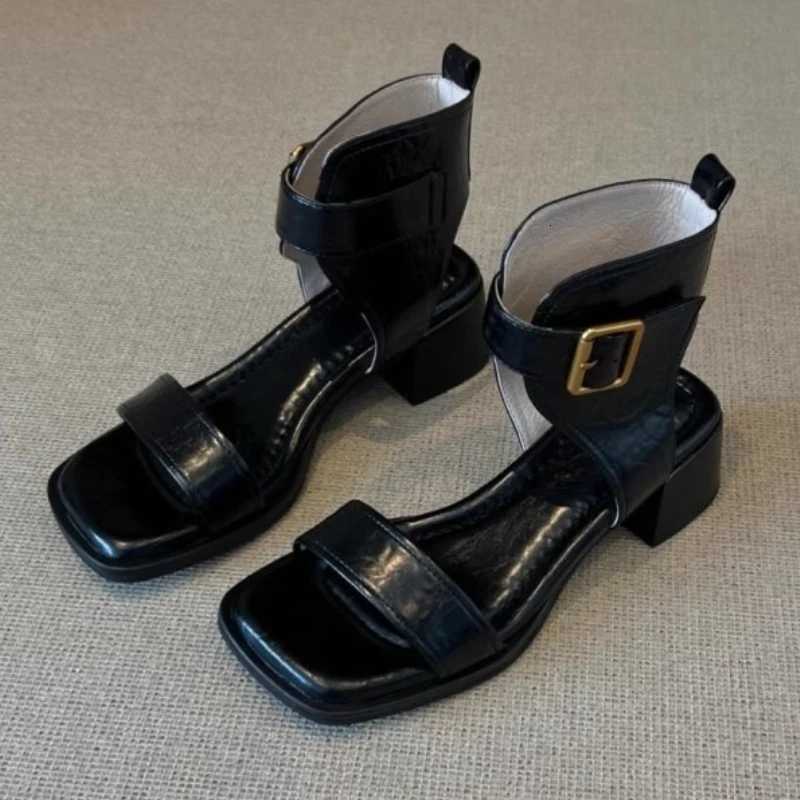 High Quality Black Patent Leather Thicksoled Sandal Women Luxury Metal Buckle Decoration Designer Shoe Cozy Moccasin Roman Shoe Z251015