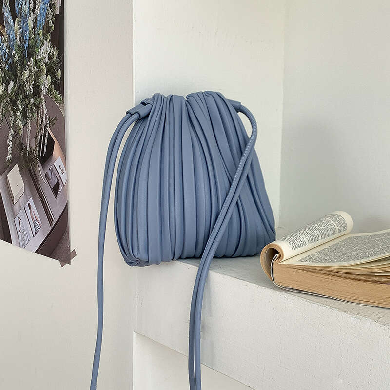 French Style PU Textured Crossbody Spring Summer New Korean Version Niche Design Phone Magnetic Small Square Bag For Women B5