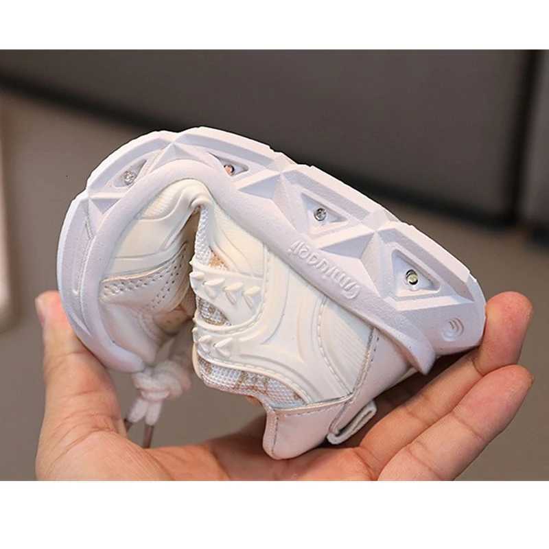 Size 2130 Lovely Girls Toddler Shoes with Led Lights Luminous Sneakers for Kids Girls Soft Glowing Breathable Shoes BoyT251017