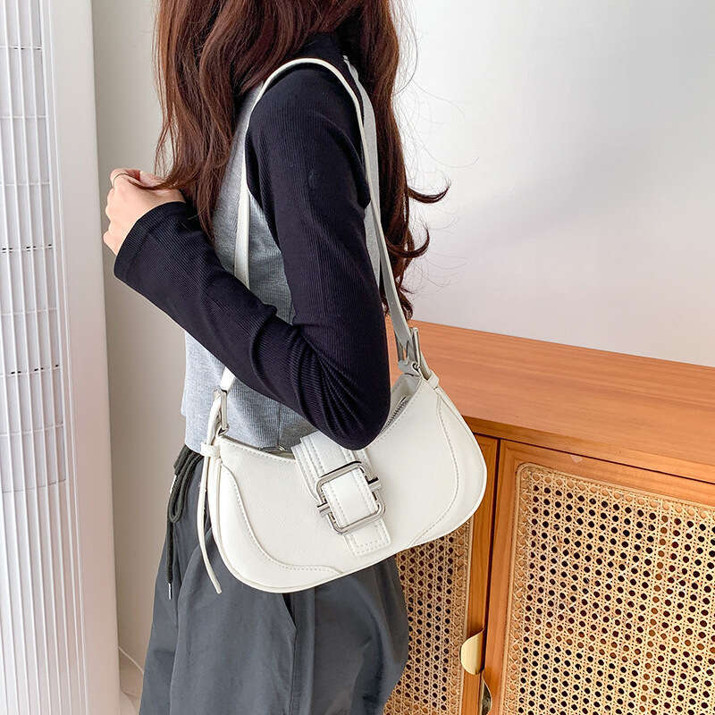 Women's Autumn Winter New Creative Single Shoulder Underarm Commuting Fashion Niche Baguette Crescent Bag High-End Feel B5