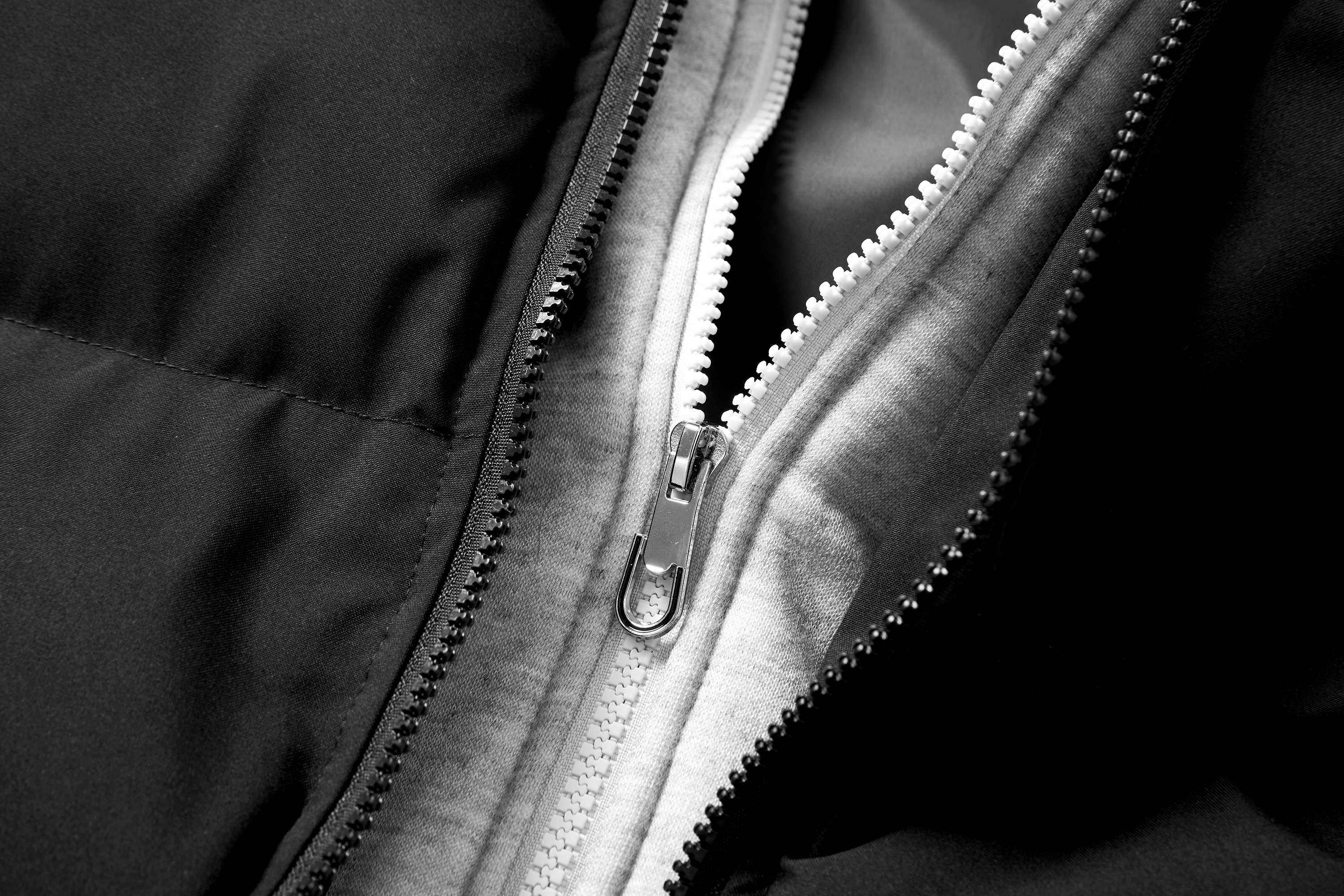 Lightweight and Stylish Couple's Puffer Jacket: Stay Warm in Style