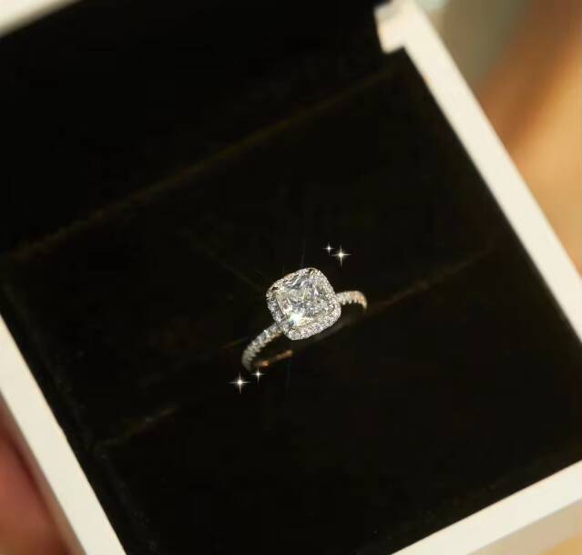 Speedin Jewelry Hot Sale 14k 18k Gold Cushion Shape D Color VVS Customized Jewelry IGI Lab Diamond Ring