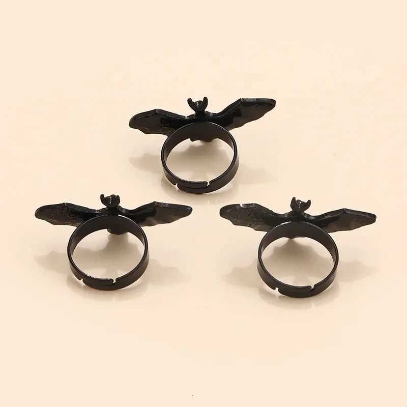 Gothic Black Bat Ring Punk Flying Bat Metal Adjustable Women Jewelry Hot Festival Cosplay Gift Boys Girls Halloween Accessories Z251017