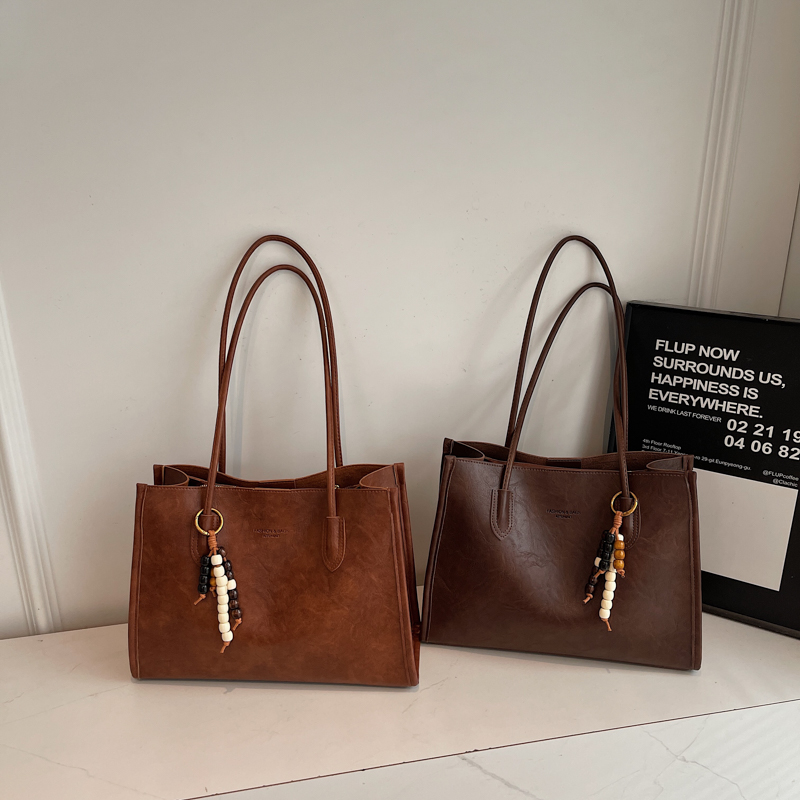 Spring women's fashionable and compact mobile phone bag with large capacity function, new high-end versatile casual and simple shopping commuting