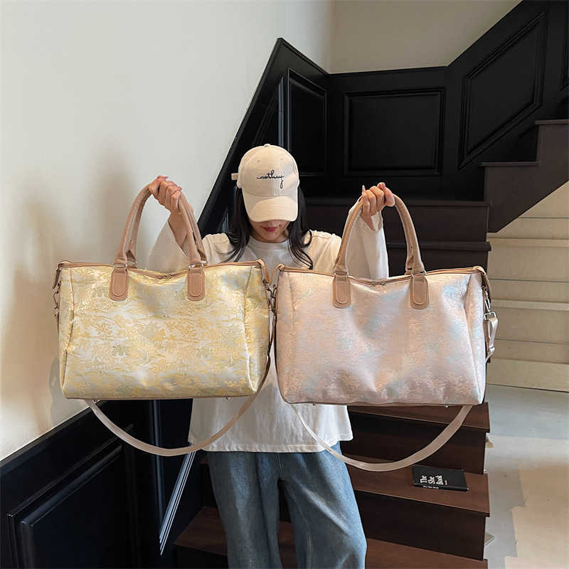 New Chinese Style Embroidered Travel Bag 2025 New Women's Large Capacity Crossbody Bag with Unique Design Niche Luggage Bag 250415