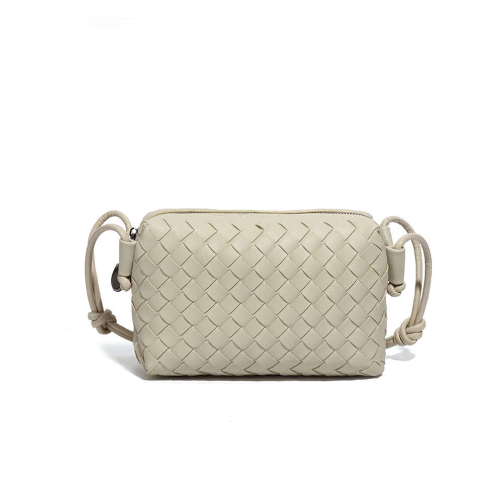 New Trendy High-End Hand-Woven Fashionable Single Shoulder Crossbody Small Square Compact Large Capacity Handheld Women's Bag