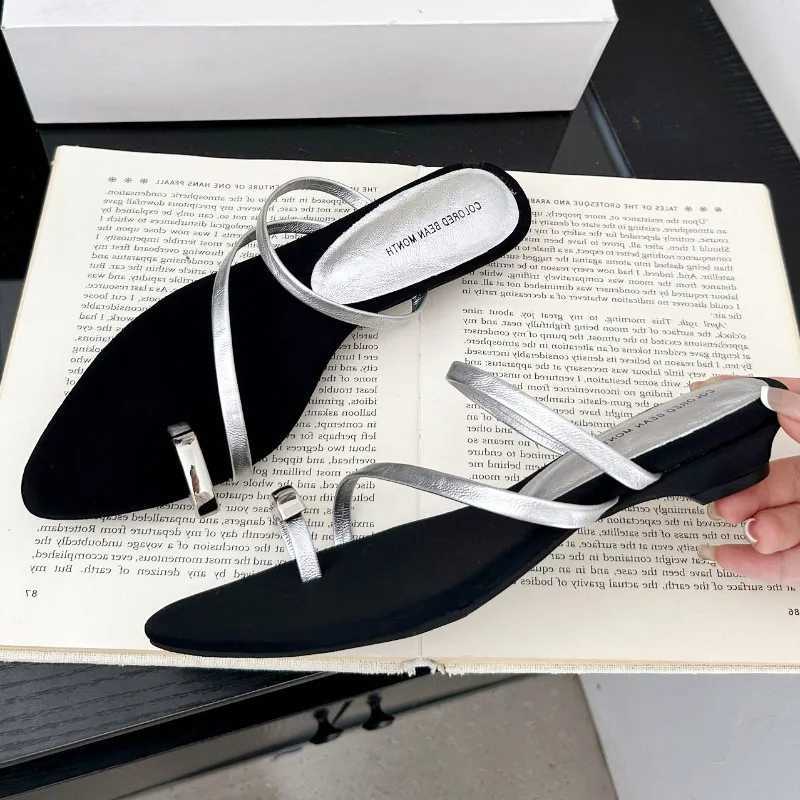 Summer Narrow Band Belt Buckle Design Women Sandals Fashion Pointed Toe Metal Decoration Slide Sandals Comfortable Beach Shoes Z251015