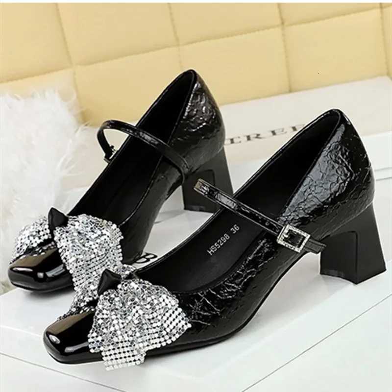 Luxury Shiny Bow Decorate Mary Jane Shoes Women Rhinestone Belt Buckle Square Heel Designer Sandals Fashion Banquet Dress Shoes Z251015