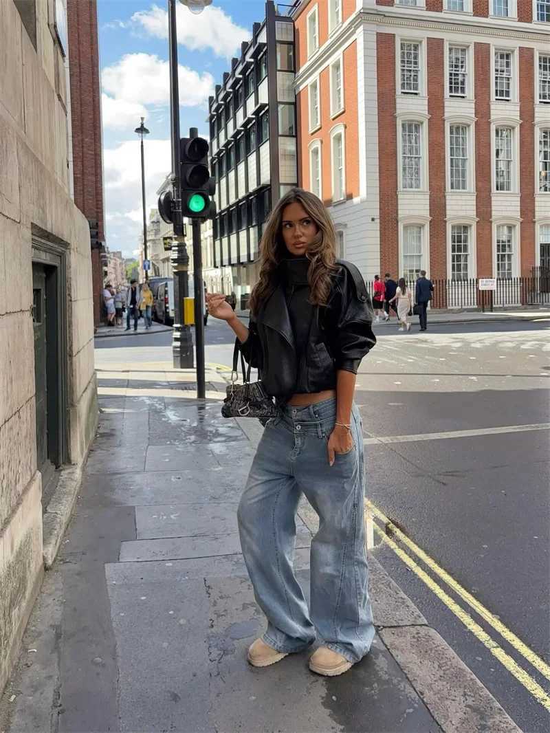 Womens Jacket 2025 Autumn Hot Sale New Style Black LongSleeve Faux Leather HighNeck Biker Style Jacket TrendyT251017