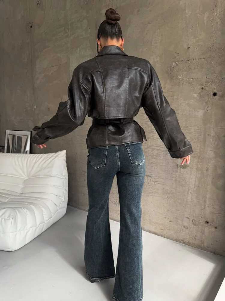 Retro Solid Lapel Collar Leather Short Jacket Women Long Sleeve Belted Zipper Pocket Loose Outerwear 2025 New Autumn Daily CoatsT251017