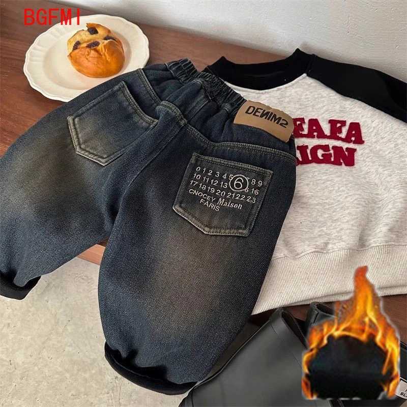 Korean Loose Infant Bottoms Kids Winter Velvet Jeans Plush Casual Baby Boys Straight Pants Girls Soft Thick Denirsm TrousersT251017